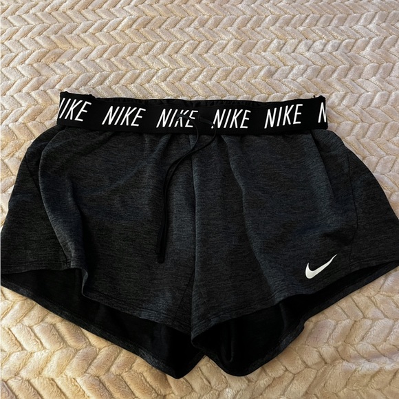womens nike dry training shorts